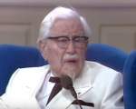 Colonel Sanders, la 62 de ani