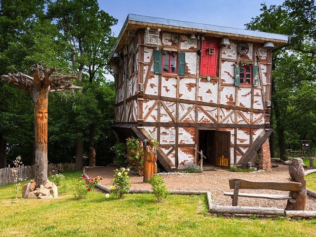 Casa cu susul in jos, Hexentanzplatz, Germania