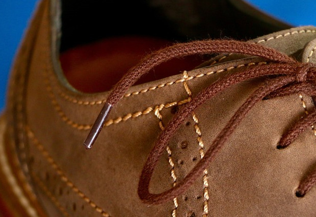 Fasia mica de plastic sau metal, care este intalnita la capatul unui siret sau a unei corzi se numeste eghilet.