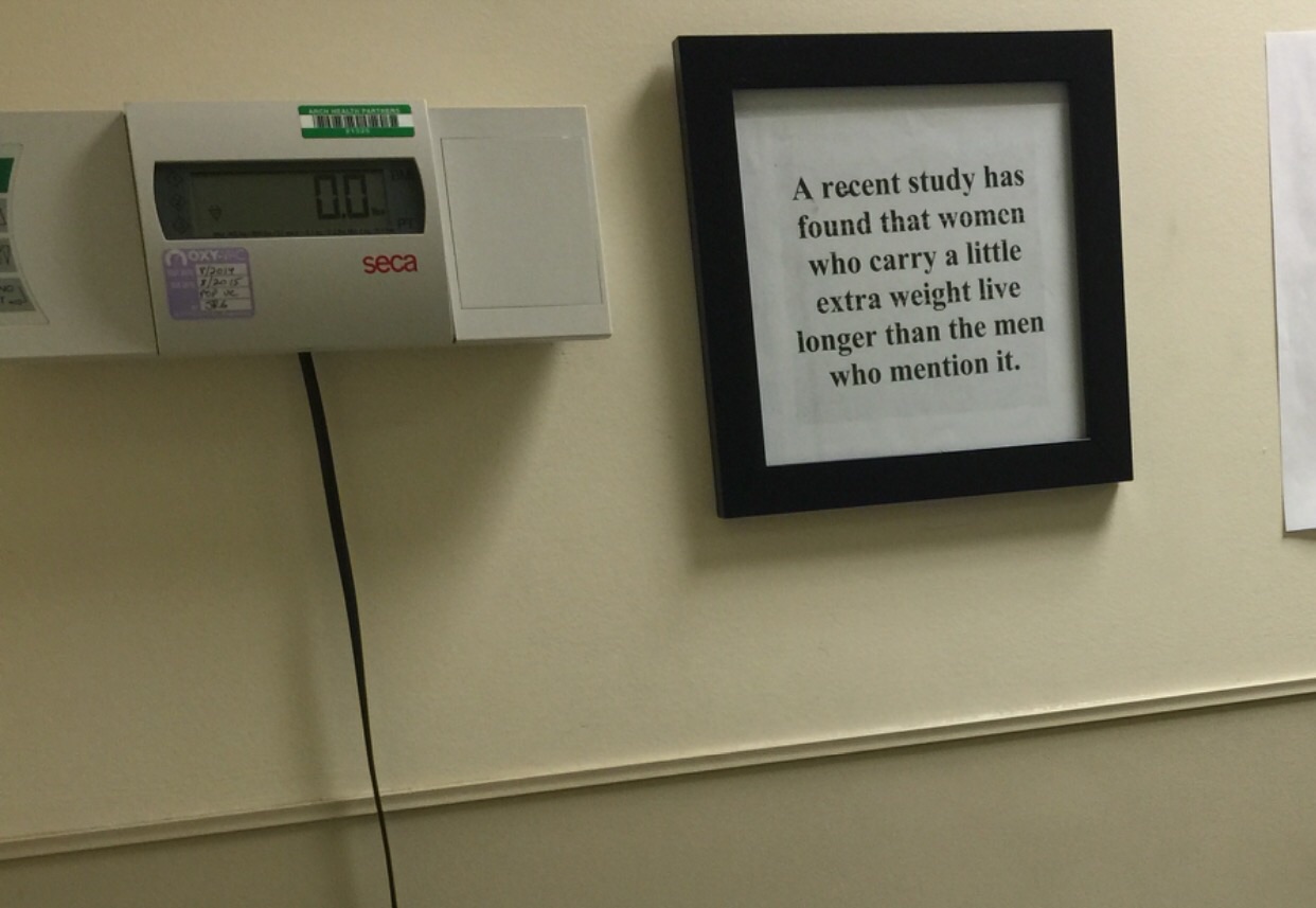 Afis langa un cantar din spital