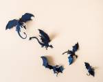 Dragoni de lipit pe perete