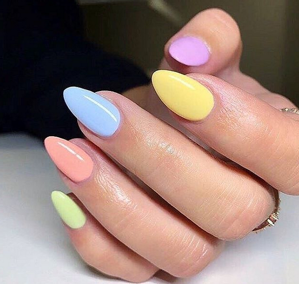 O alta varianta a unghiutelor colorate