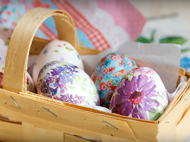 Oua decorate cu tehnica servetelului