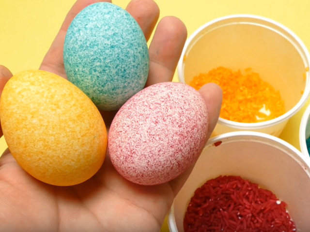 Oua decorate cu orez