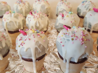 Pregateste mini-deserturi in loc de o singura prajitura