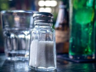 Evita sa pui mana pe sare