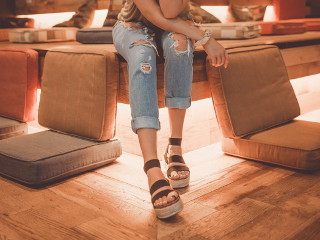 "Reinventeaza" blugii rupti