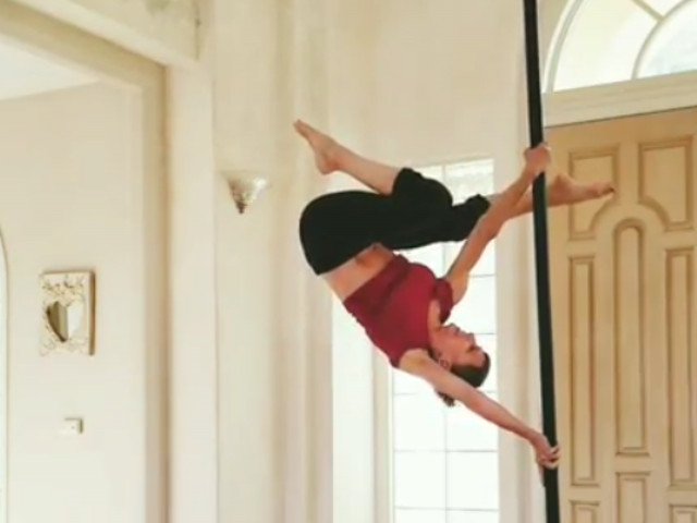 Greta Pontarelli, in varsta de 68 de ani, este campioana mondiala la dans la bara