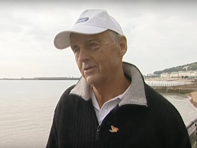 Inotul in Canalul Manecii este un eveniment in sine, dar Roger Allsopp a facut-o la varsta de 70 de ani