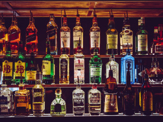 Bautura ieftina in ambalaj "scump"