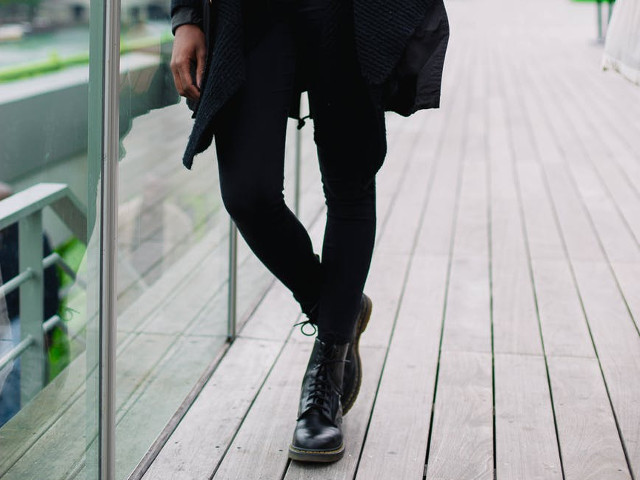 Look monocromatic de la talie in jos