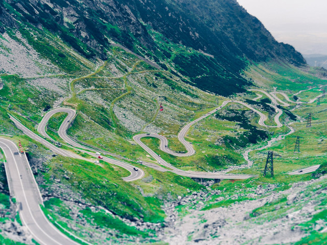 Transfagarasan, supranumit "drumul din nori"