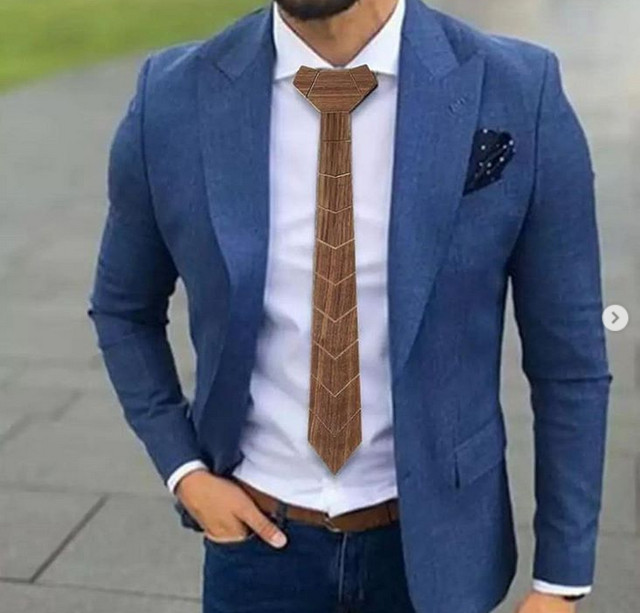 Cravata de lemn