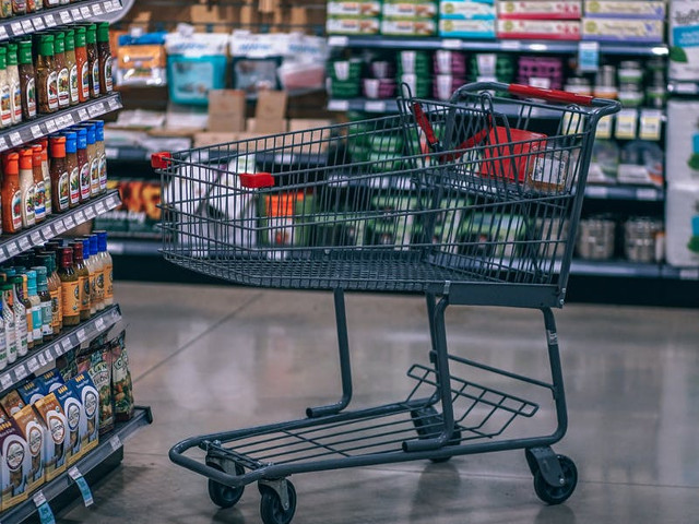 Sa blochezi culoarul/ raftul cu caruciorul