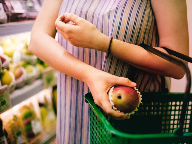 Sa te bagi in fata altui cumparator la coada chiar daca ai doar cateva produse