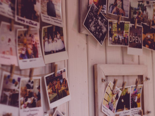 Prea multe fotografii intime imprastiate in casa