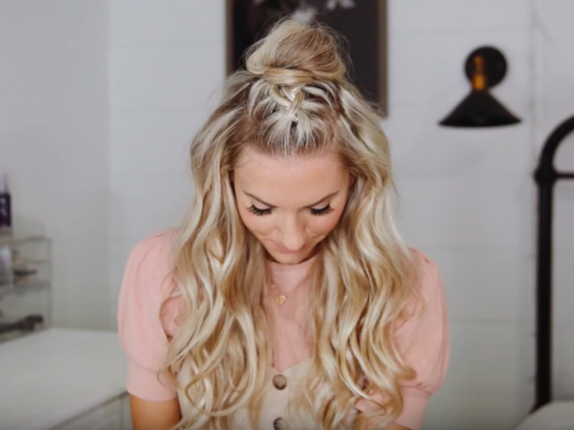 Parul strans/ impletit doar pe jumatate