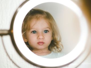 Copilaria, o oglinda