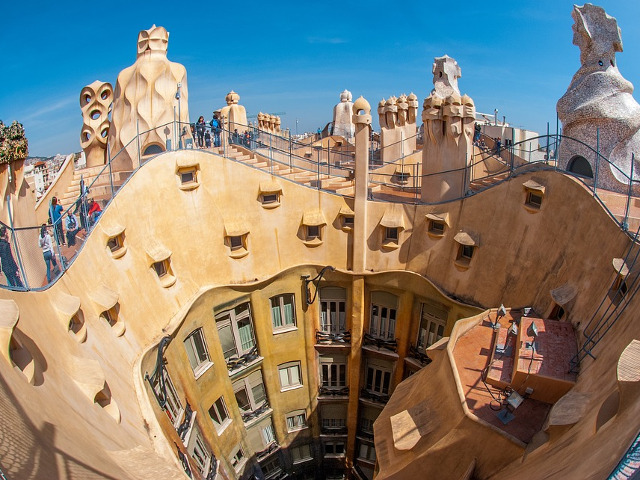 Operele lui Gaudi dau viata orasului