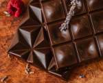 Pentru femei: ciocolata amaruie