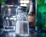 Redu cantitatea de sare din alimentatie