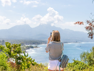 E persoana care iti va face o multime de fotografii si nu se va supara