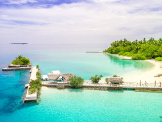 Oceanul Pacific contine aproximativ 25.000 insule