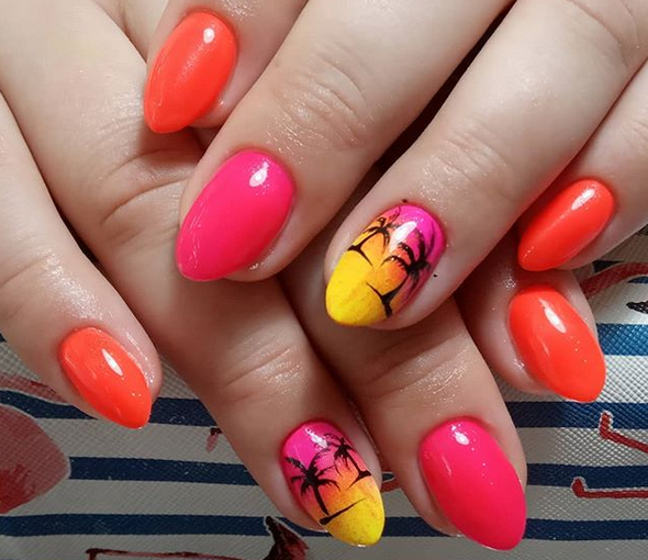 Culorile "tari" se poarta pe unghii vara aceasta