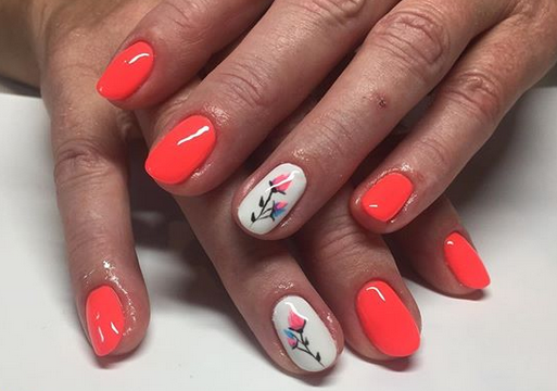 Un alt model in care culoare predominanta este portocaliul