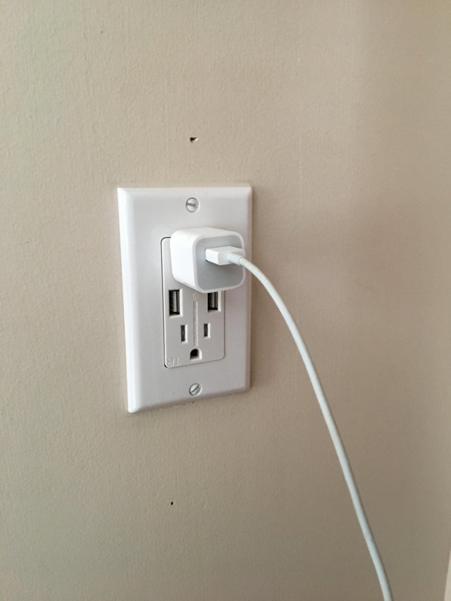 "M-am chinuit toata dupa-amiaza sa instalez asta. Iata ce face sotia mea..."