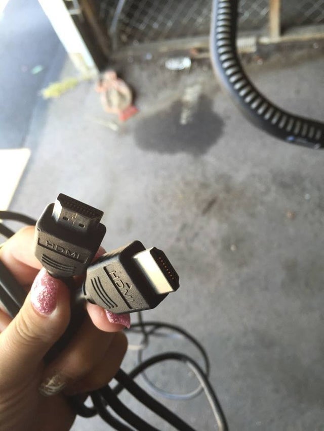 "Prietena mea mi-a trimis aceasta fotografie si m-a intrebat: este un cablu HDMI?"