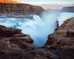 Cascada Gullfoss, in traducere "cascada de aur", este un simbol al tarii, parte a Cicuitului de Aur, la circa 90 de km de Reykjavik