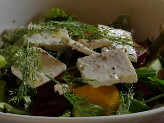 Salata cu branza de capra