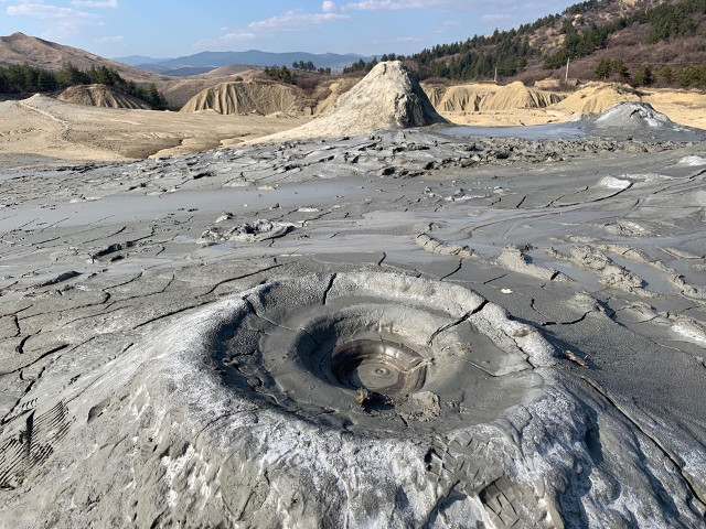 Vulcanii Noroiosi, Romania