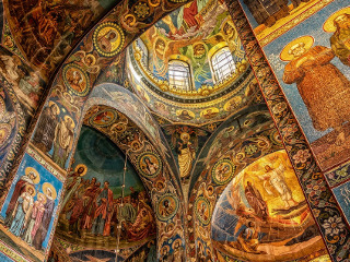 Se merge la biserica