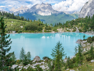 Apa de pe Terra ar fi supravietuit "impactului gigantic" cu Theia