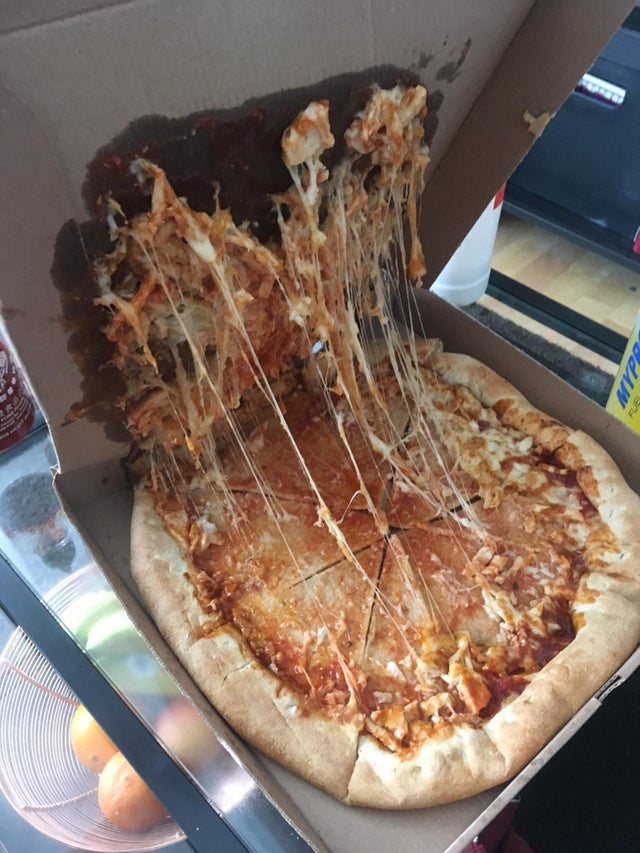 Cand esti infometat si primesti pizza asa: