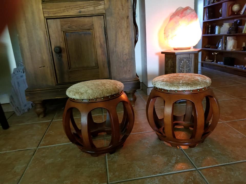 Doua scaune cel putin bizare, insa totusi pe placul cuiva