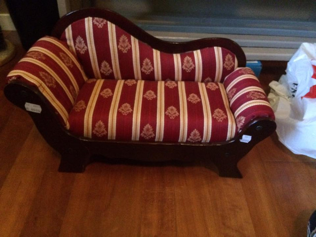 Mini-canapea pentru pisica