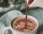 Si ciocolata calda are cafeina