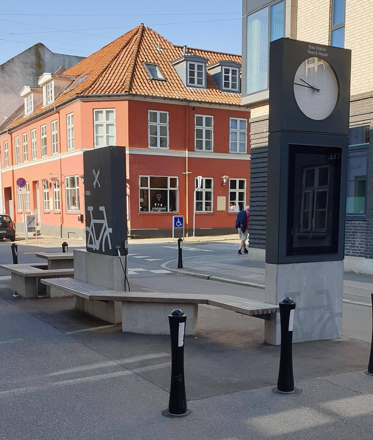 O statie de reparat biciclete, in mijlocul pistei pentru biciclisti