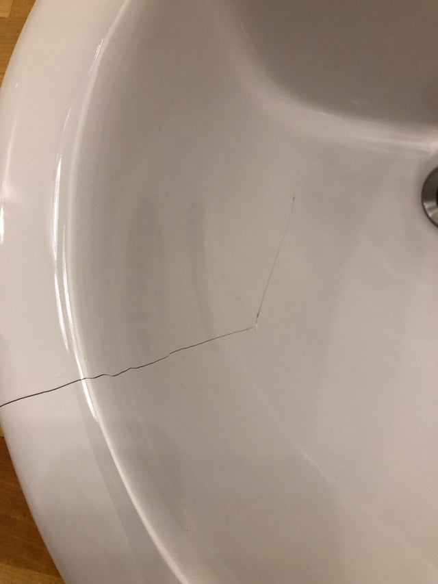 Un pahar scapat in chiuveta a produs pagube considerabile