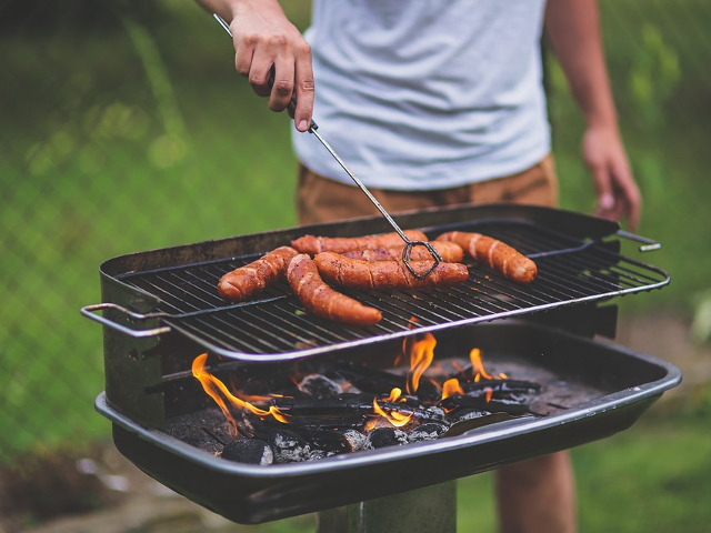 Gratar in spatele curtii