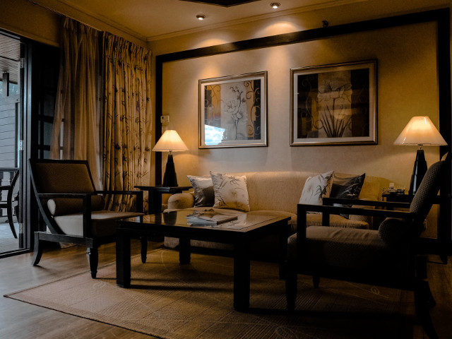 Ai mobila inchisa la culoare