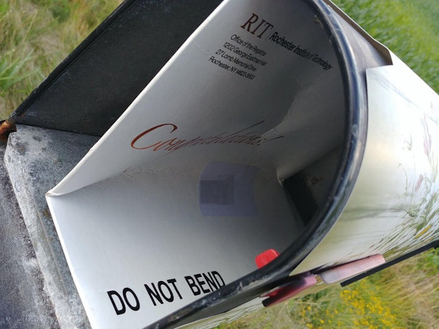 Scria ca nu trebuie sa fie indoit...