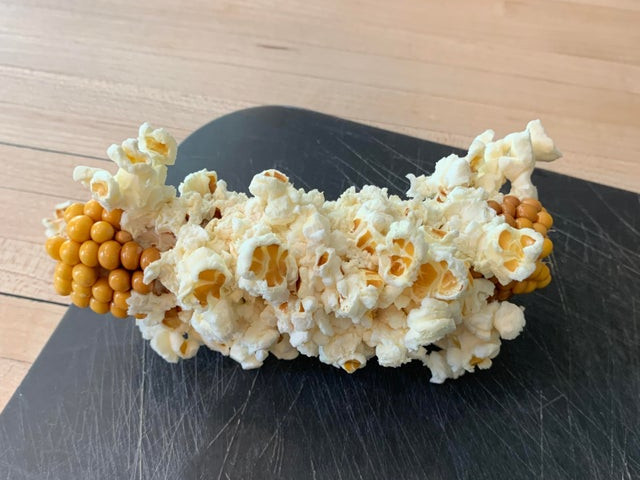 Popcornul s-a facut pe stiuletele de porumb