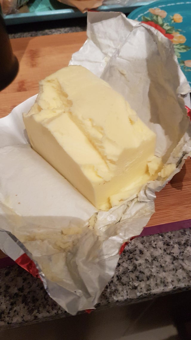 Cineva nu stie sa manance unt