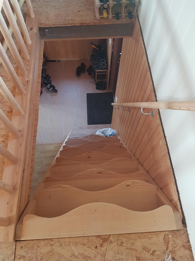 E o provocare sa cobori aceste scari