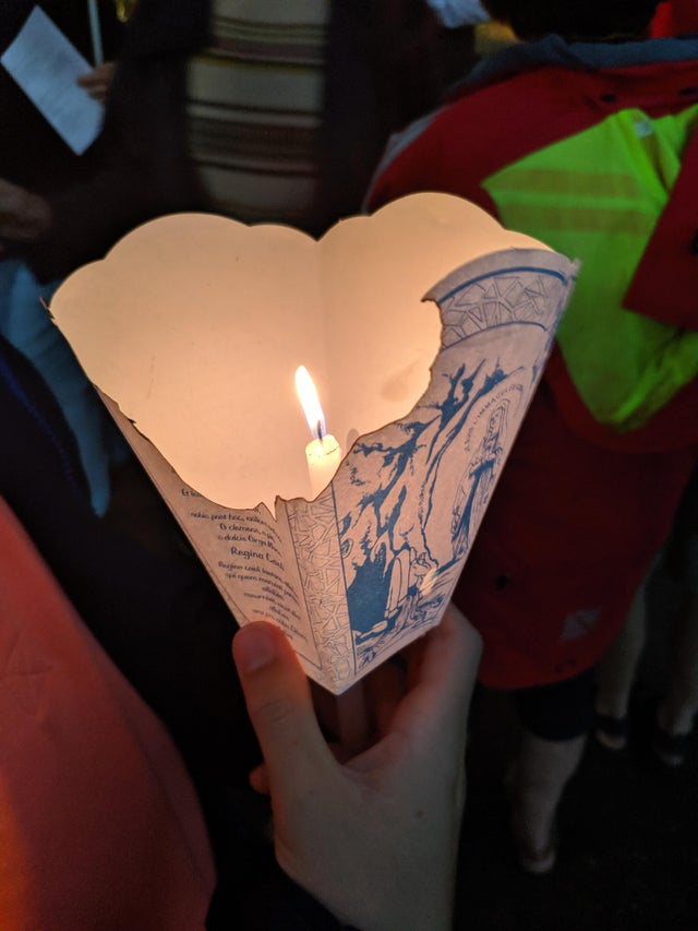 Nu este o idee prea buna sa acoperi o lumanare cu hartie