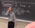 Un profesor care demonstreaza ce inseamna sa ai o gura mare